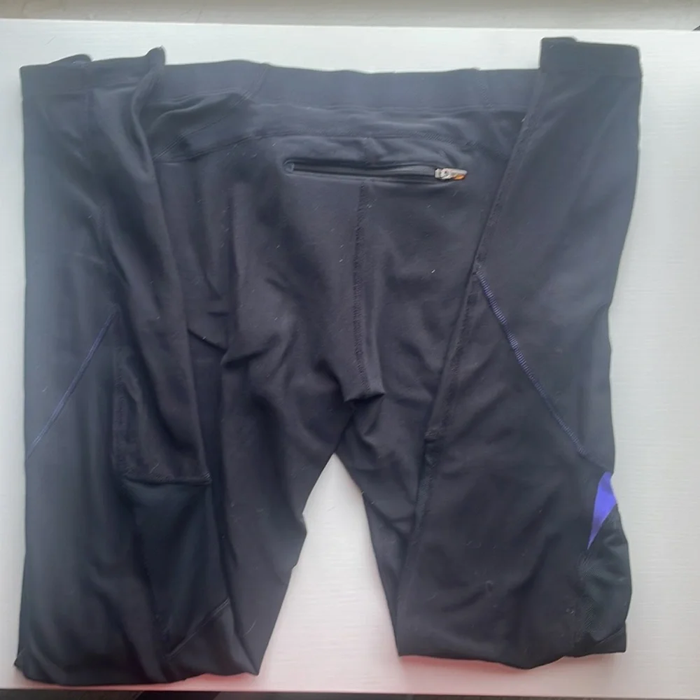 Nike - women’s size medium leggings - Picture 2 of 6